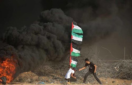 7 morts et 250 blessés dans la bande de Gaza, un vendredi de révolte pour Al-Aqsa. L’entité coloniale bloque les transferts de carburant pour punir les Palestiniens de résister à leur propre effacement